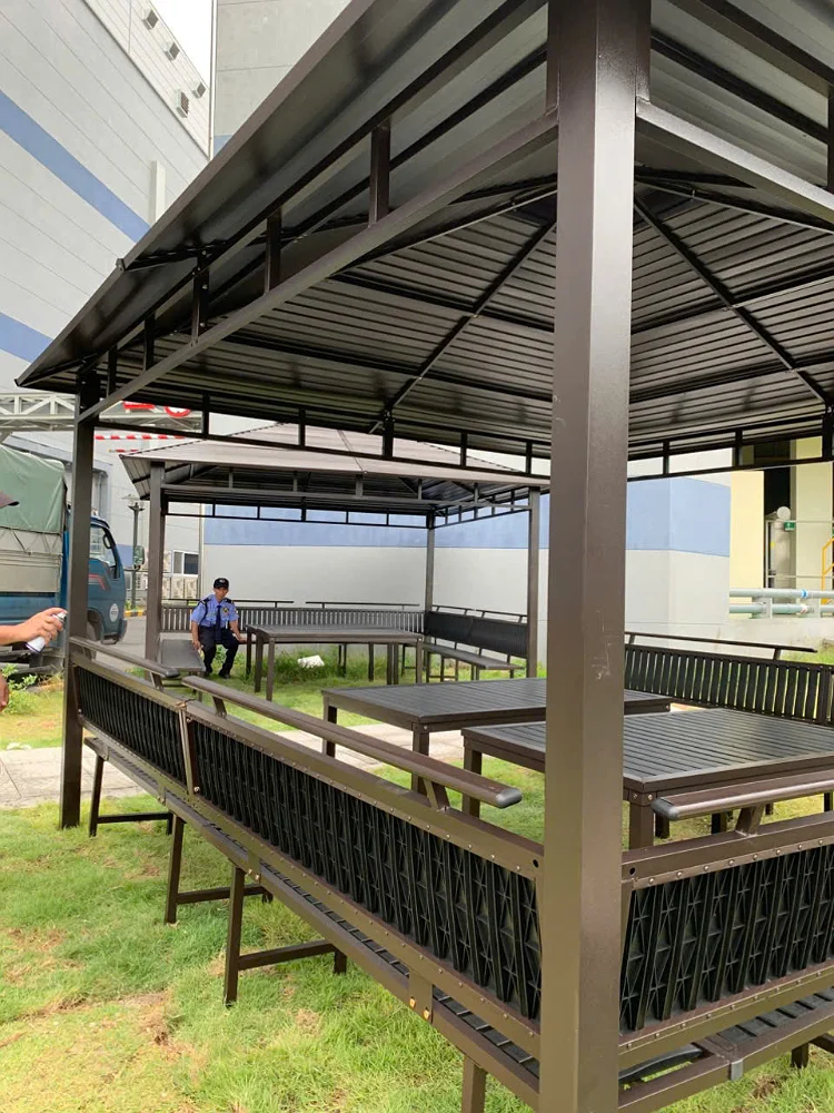 Chòi được lắp để công nhân khu công nghiệp Khai Quang nghỉ giải lao