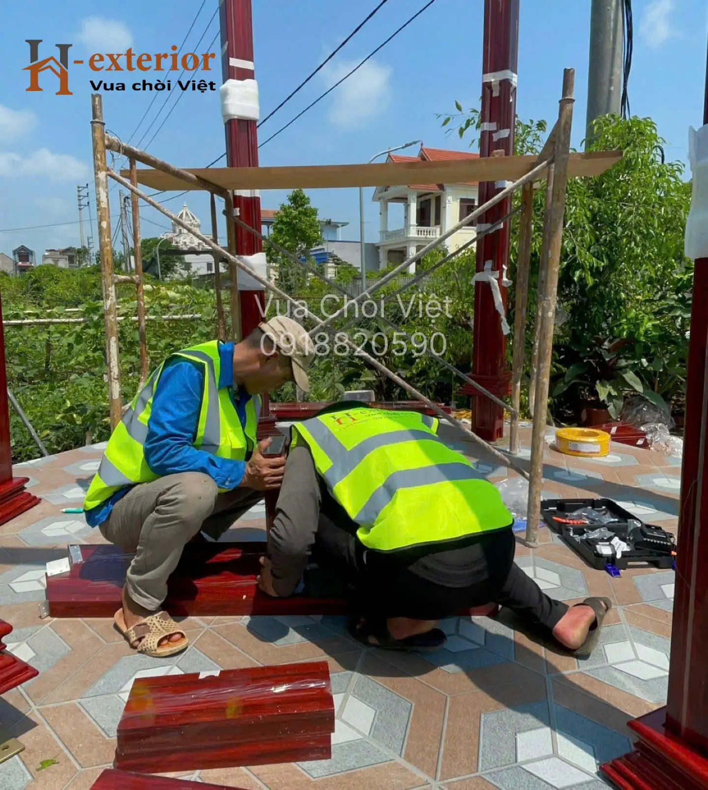 Cố định cột trụ xuống nền sàn - Bước khởi đầu quan trọng tạo nền móng vững chắc cho toàn bộ chòi