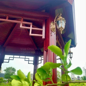 Chòi hợp kim nhôm được sơn phủ kỹ thuật cao với độ bền màu trên 30 năm. Bề mặt bóng mịn, vân gỗ tự nhiên