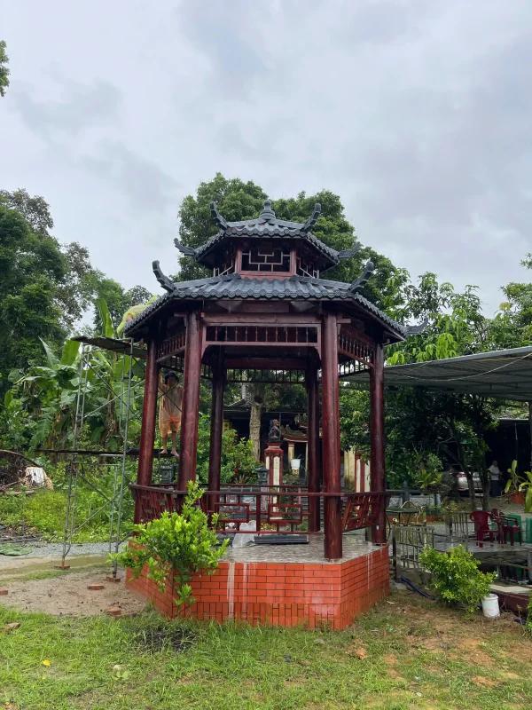 Chòi sân vườn bằng gỗ hình lục giác