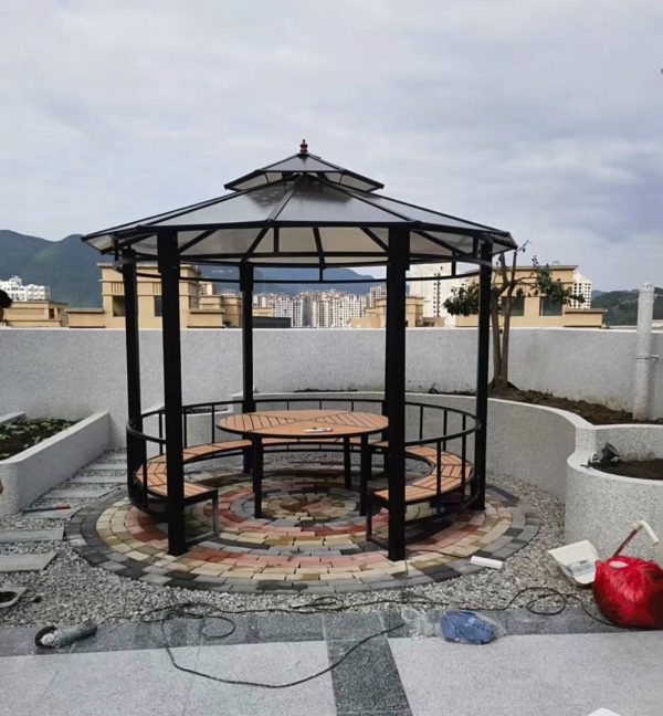 Chòi sắt sân vườn hình tròn mái nhựa polycarbonate