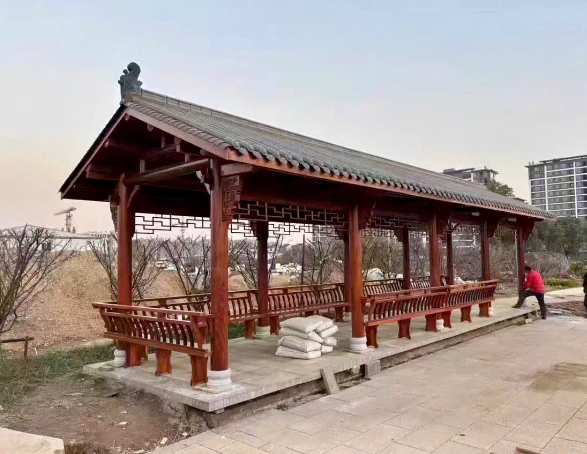 Nhà nghỉ chân bằng gỗ 1
