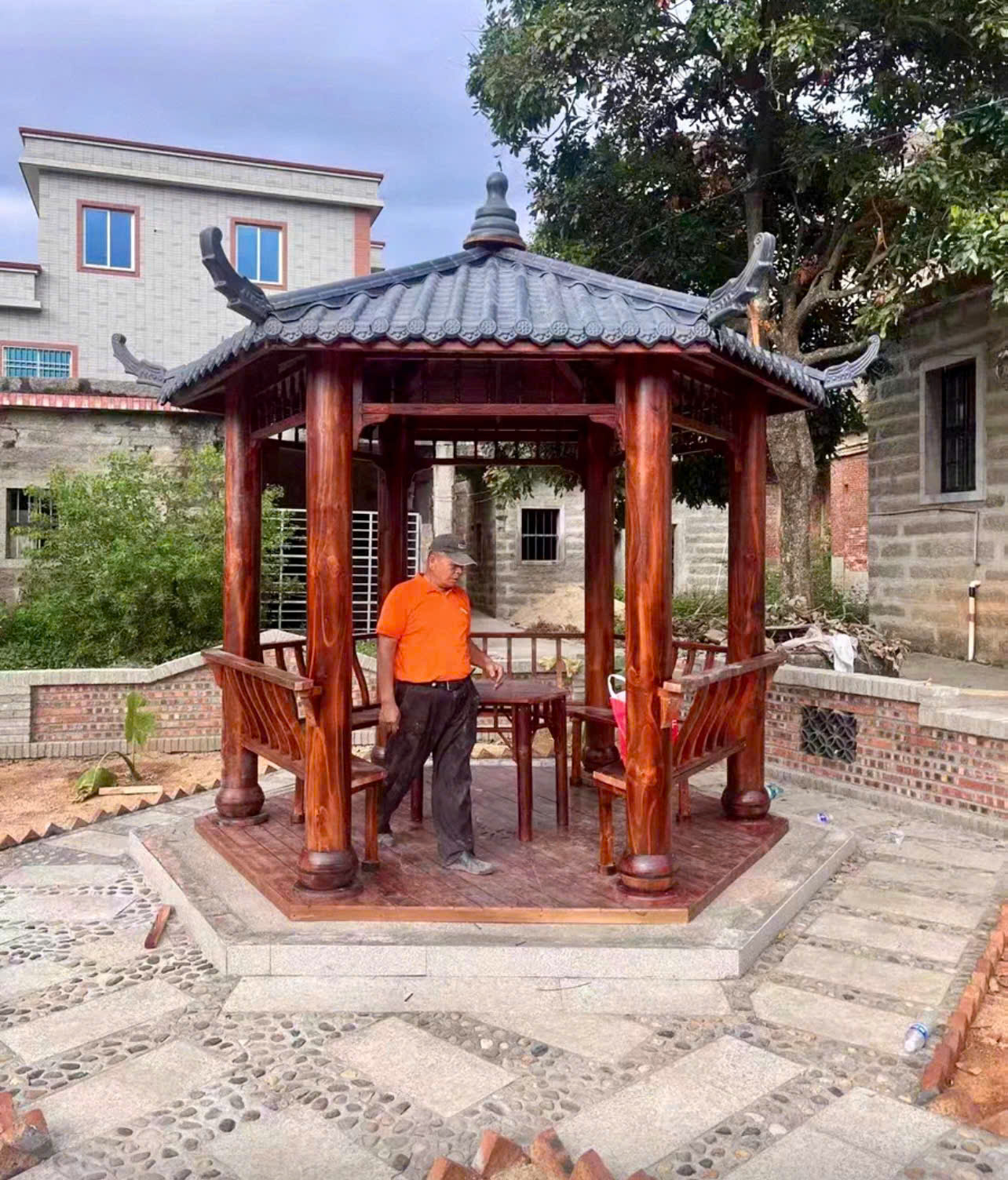 Chòi sân vườn bằng gỗ thông dầu lục giác 3