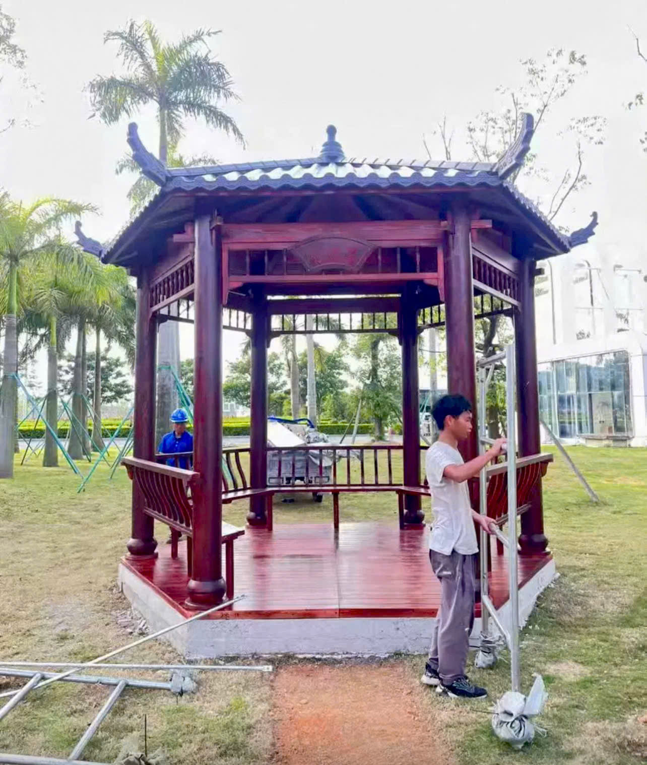Chòi nghỉ sân vườn bằng gỗ thông dầu lục giác 2
