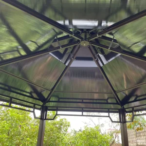 Mái chòi được làm từ nhựa Polycarbonate sáng bóng