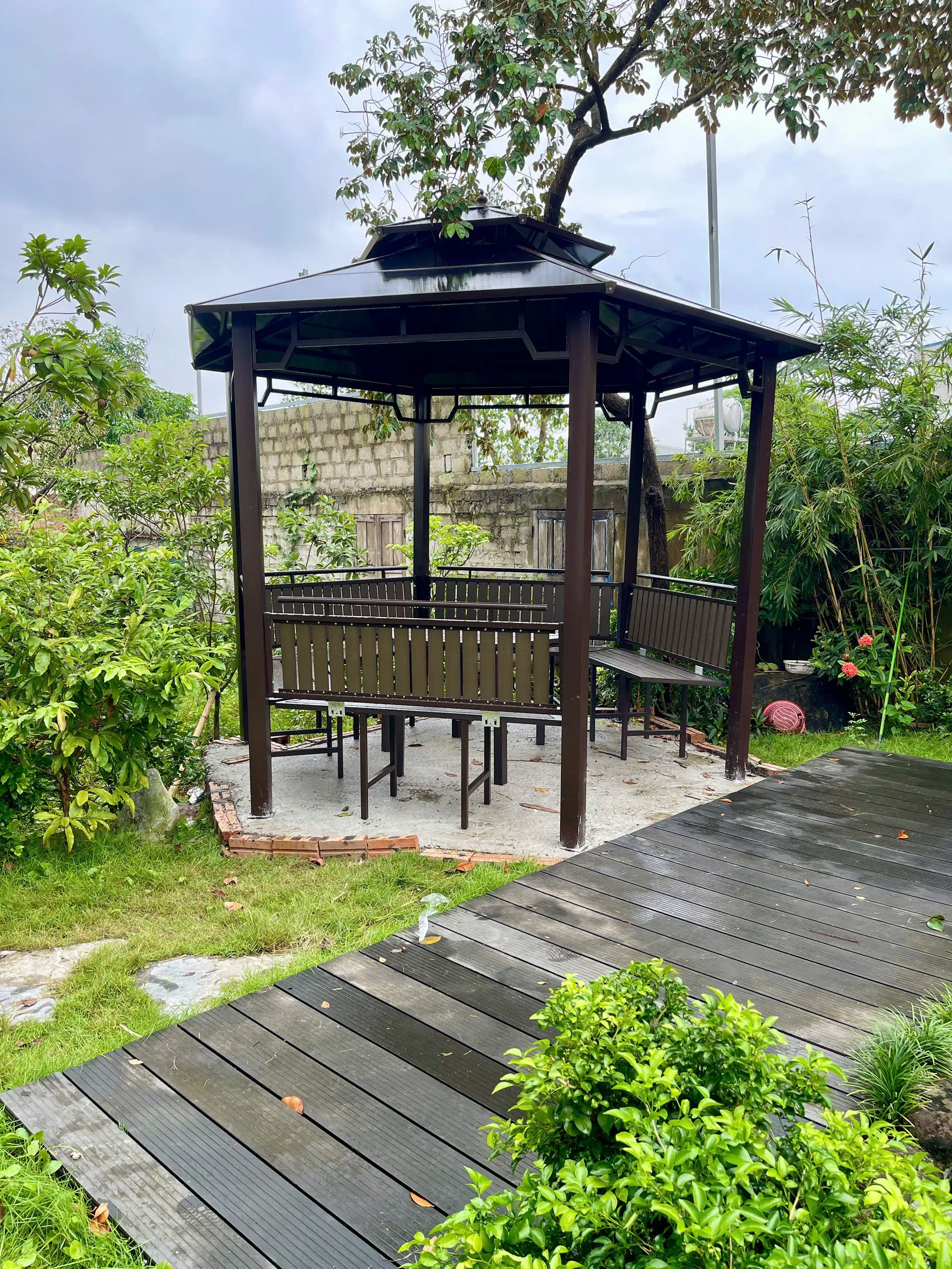 Chòi nhìn từ mặt hông