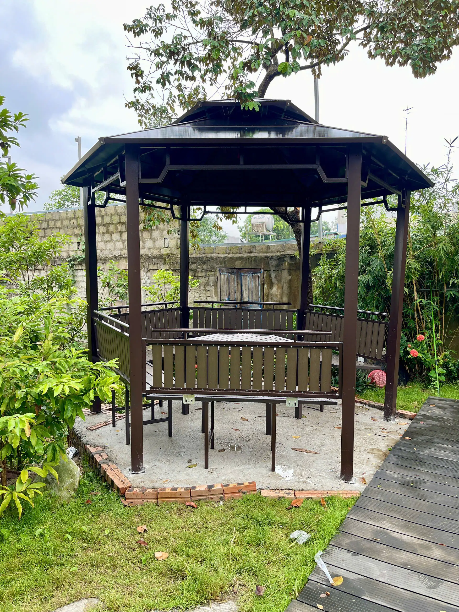 Chòi sân vườn lục giác với 6 cột chắc chắn