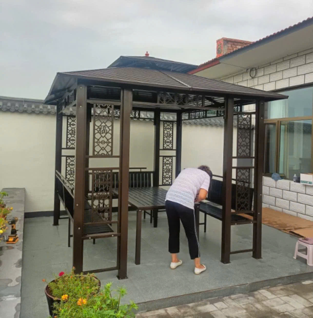 Mẫu chòi sân vườn lắp ghép đẹp vừa được hoàn thiện
