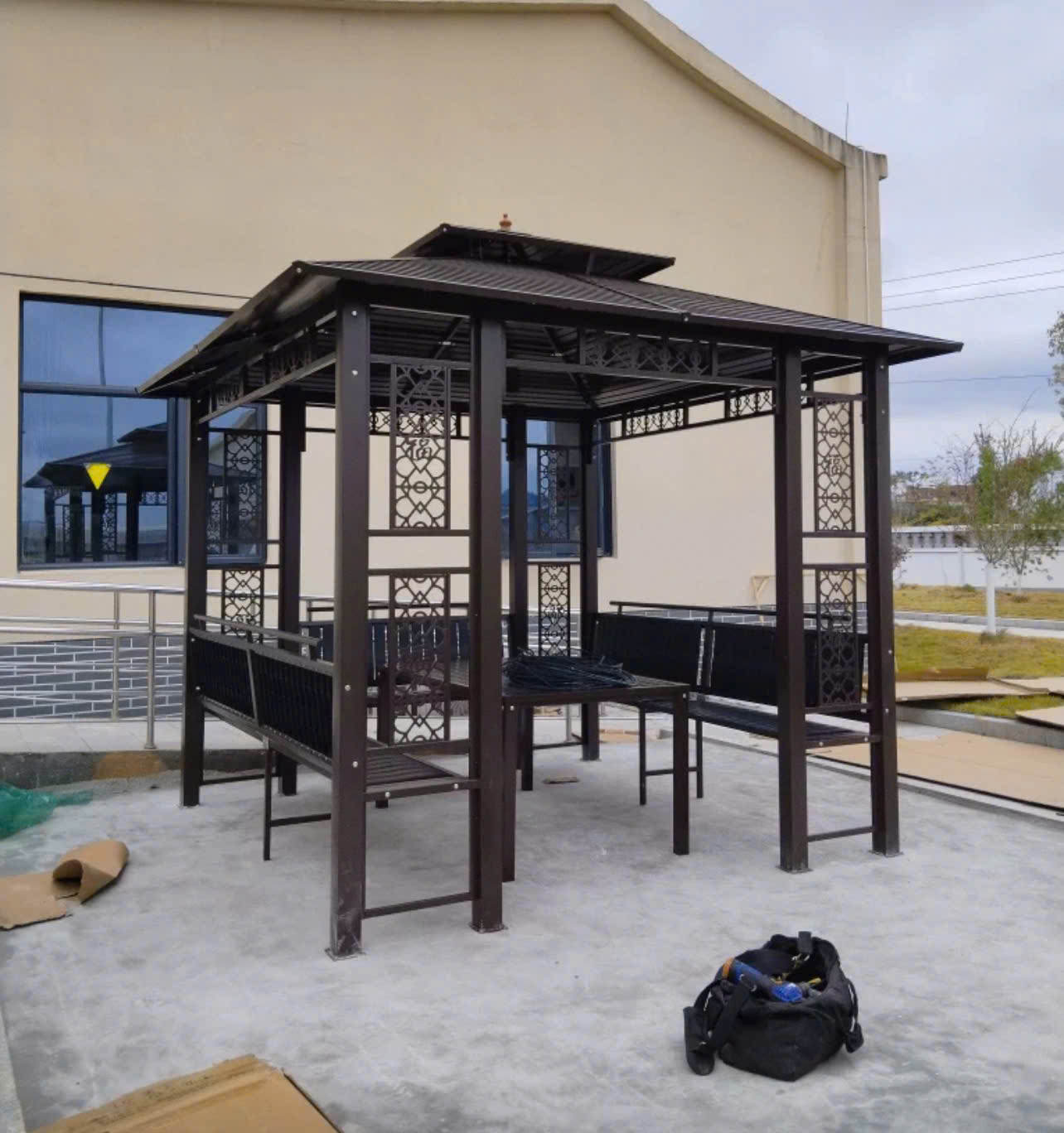 Nhà chòi sân vườn bằng sắt mạ kẽm sơn tĩnh điện
