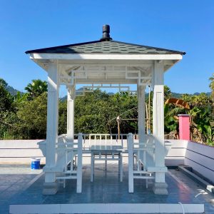 Nhà chòi sân vườn gỗ hiện đại màu trắng