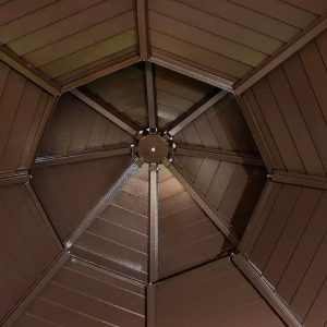 Hệ khung mái của nhà chòi được liên kết với nhau chắc chắn