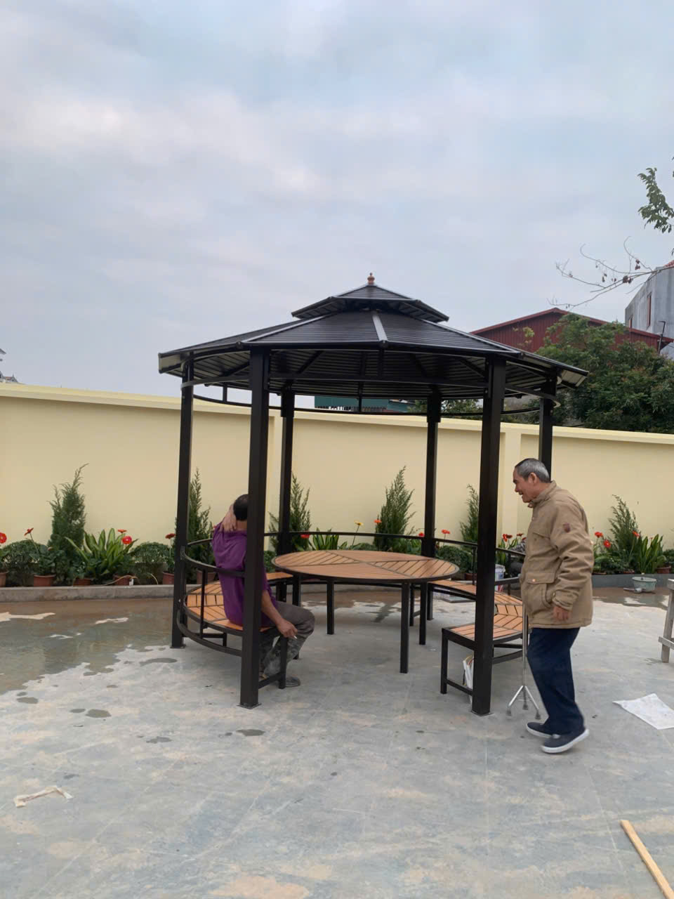 Nhà chòi sân vườn hình tròn bằng thép