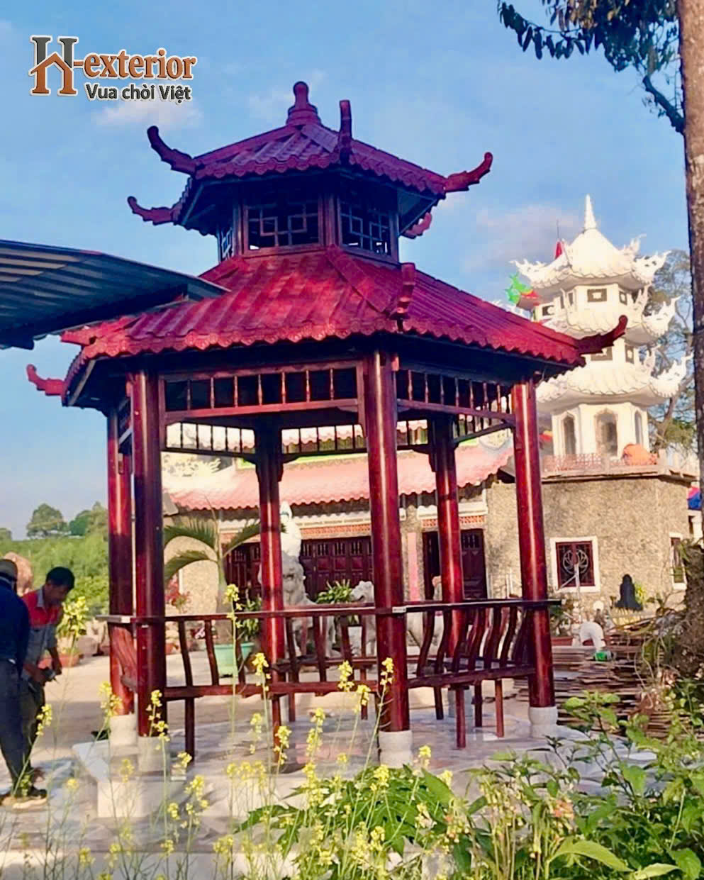 Lắp đặt chòi gỗ thông dầu 2 tầng mái tại Đà Lạt