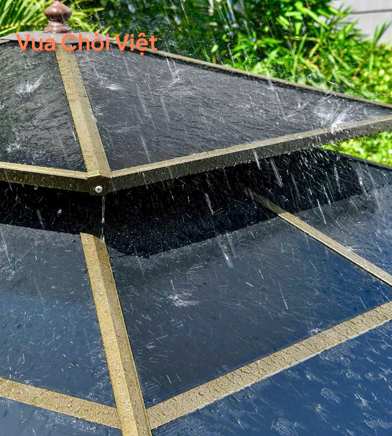 Chòi sân vườn có mái bằng tấm nhựa polycarbonate chống nắng nóng và tia UV