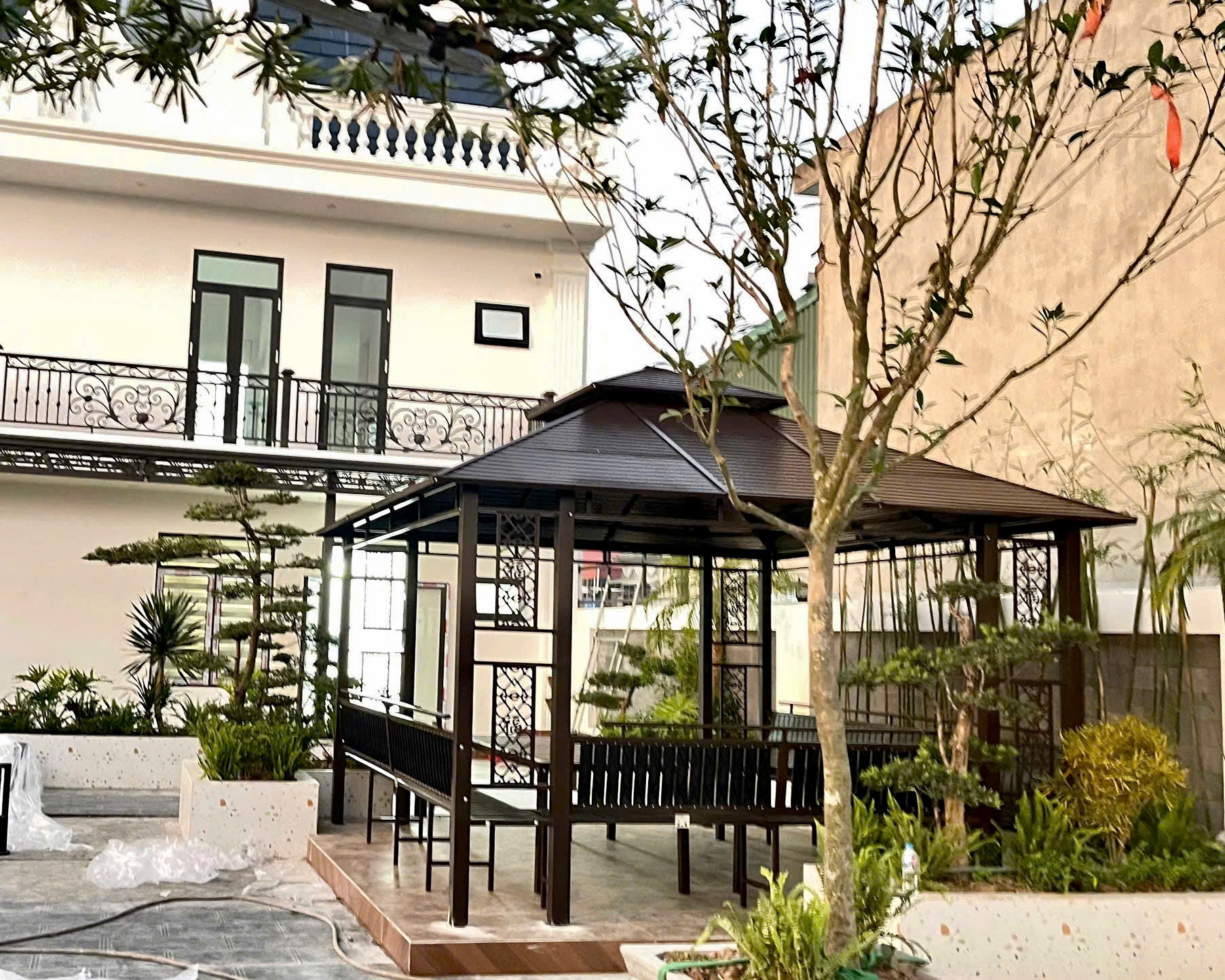 Thi công lắp dựng chòi sân vườn hợp kim sắt tại Thái Bình