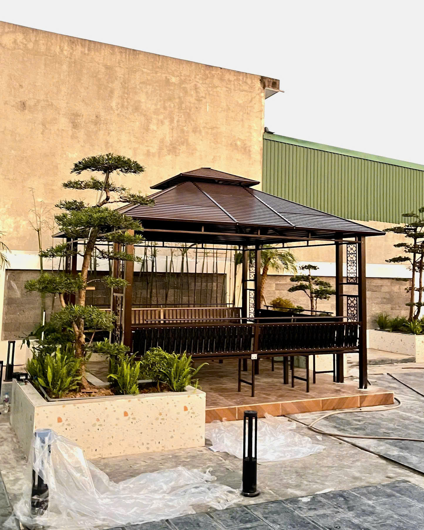 Thi công lắp dựng chòi sân vườn hợp kim sắt tại Thái Bình