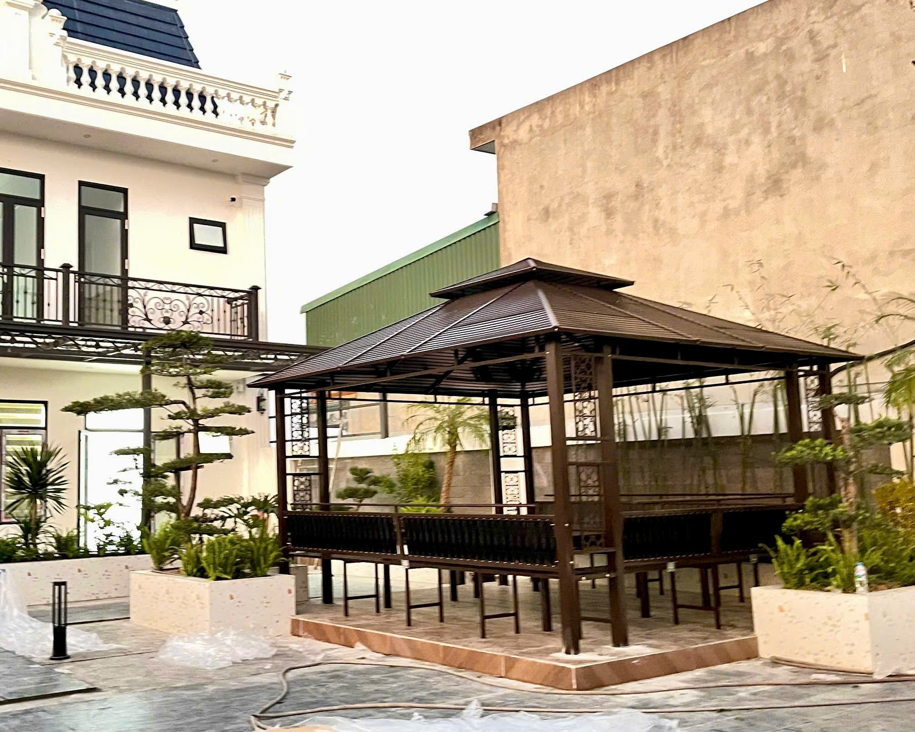 Thi công lắp dựng chòi sân vườn hợp kim sắt tại Thái Bình