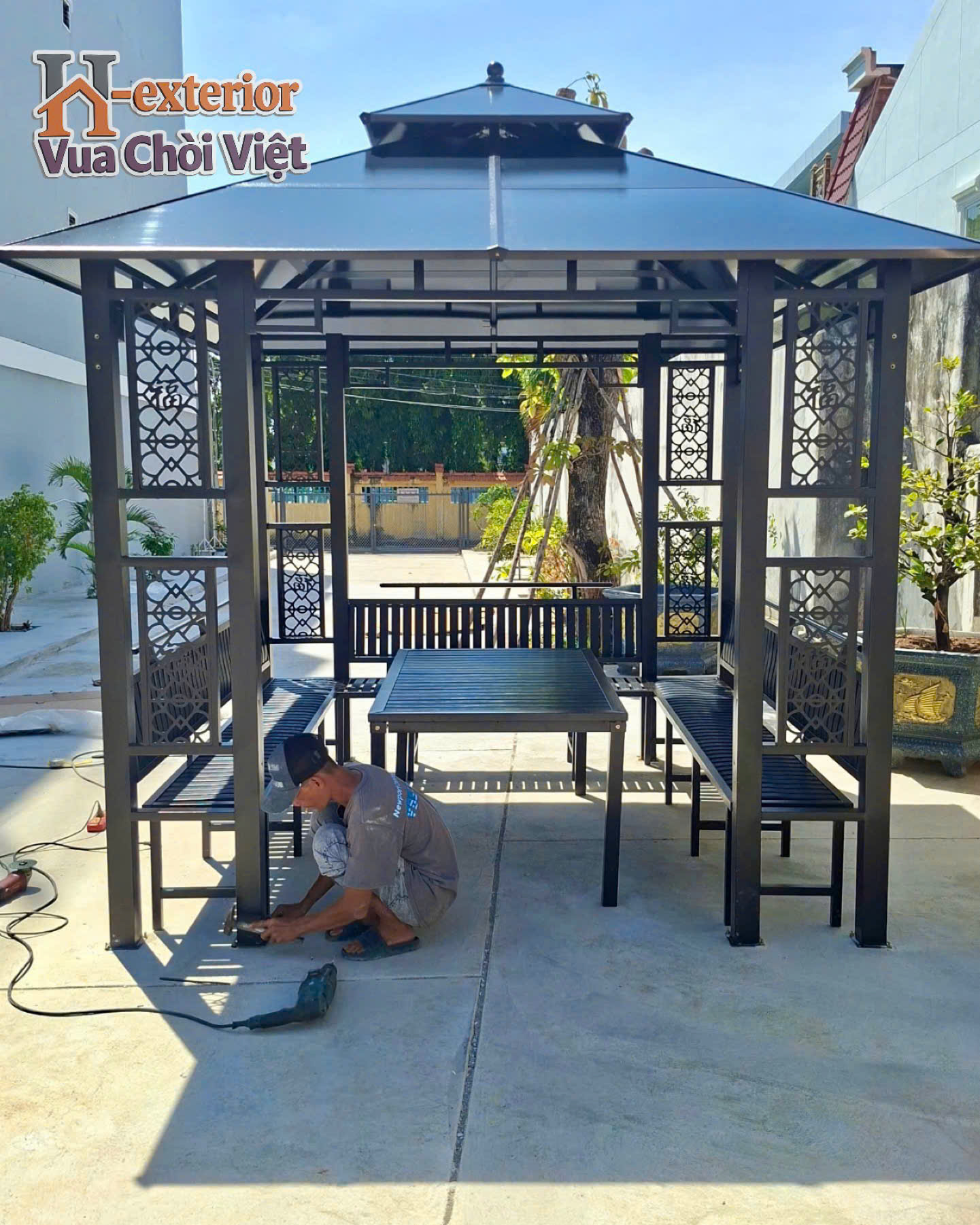 Chòi được thi công lắp đặt nhanh chóng và chính xác, cẩn thận