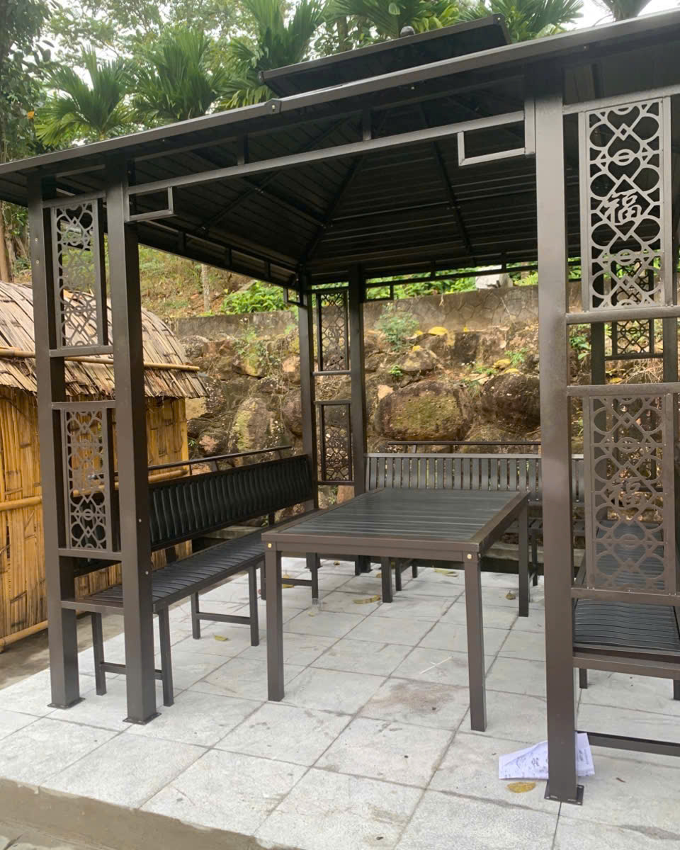 Chòi được sản xuất trước tại nhà máy và thi công lắp dựng nhanh chóng tại chân công trình