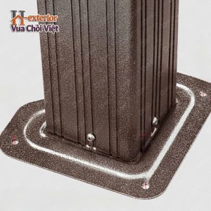 Mỗi trụ cột của nhà chòi được cố định vít nở xuống nền