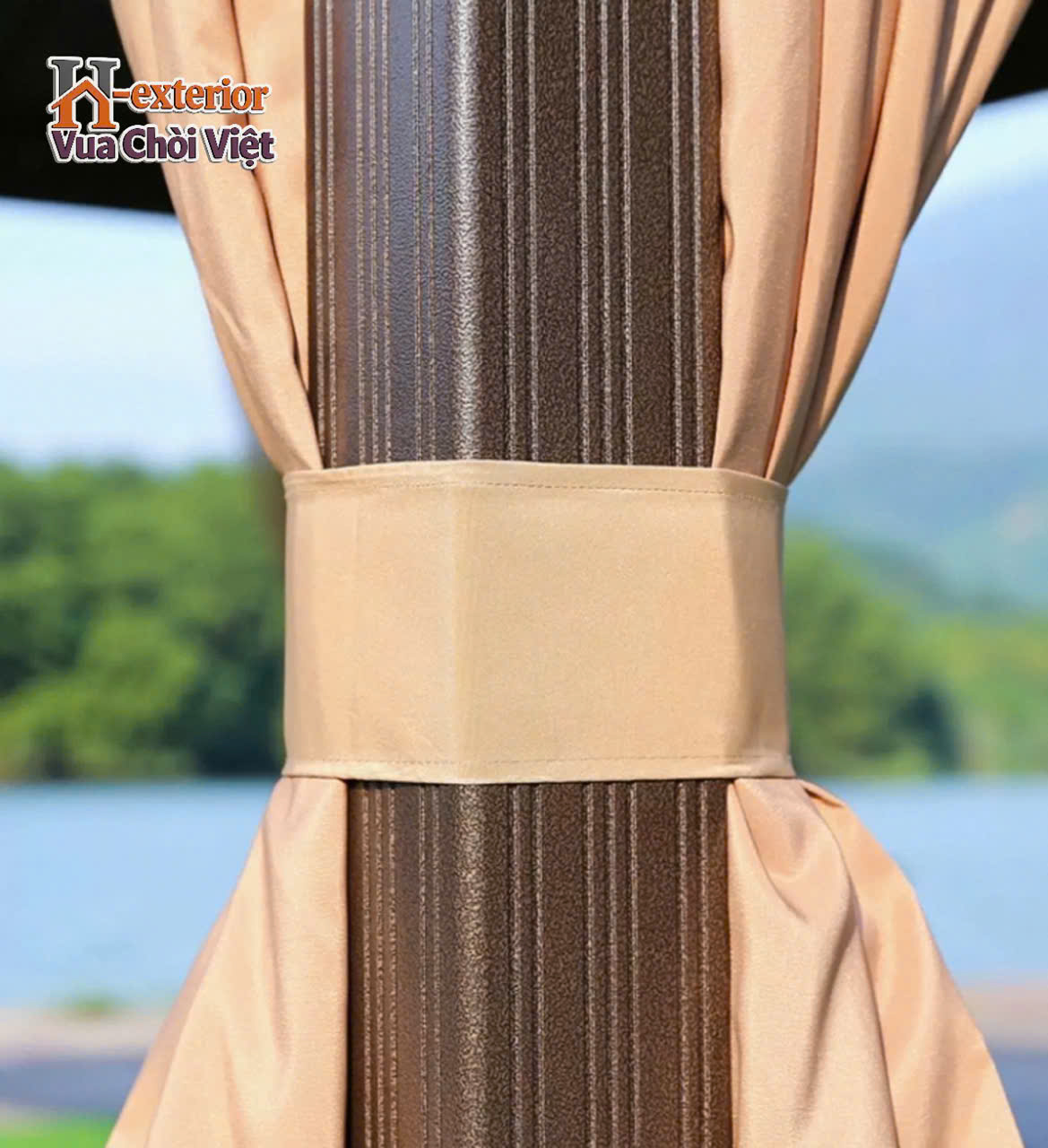 Khung cột của mái che xe tô tô được làm từ hợp kim nhôm không han gỉ