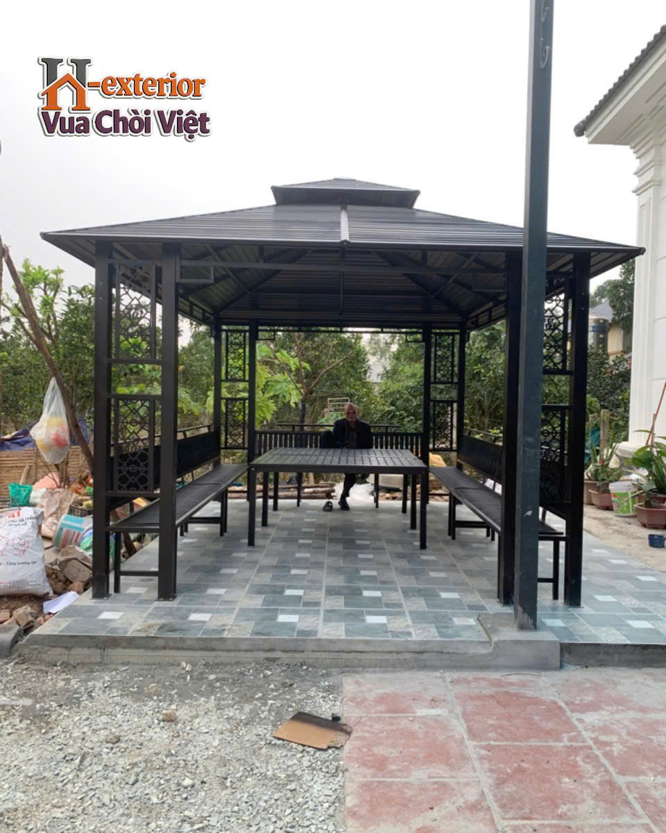 Chòi được lắp ráp nhanh trong bởi thợ kỹ thuật "Vua Chòi Việt"