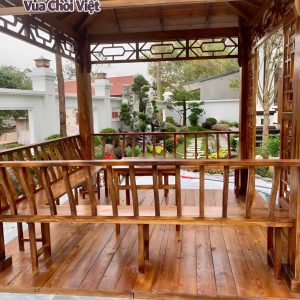 Ghế ngồi với tựa lưng kiêm hàng rào xung quanh tiện lợi