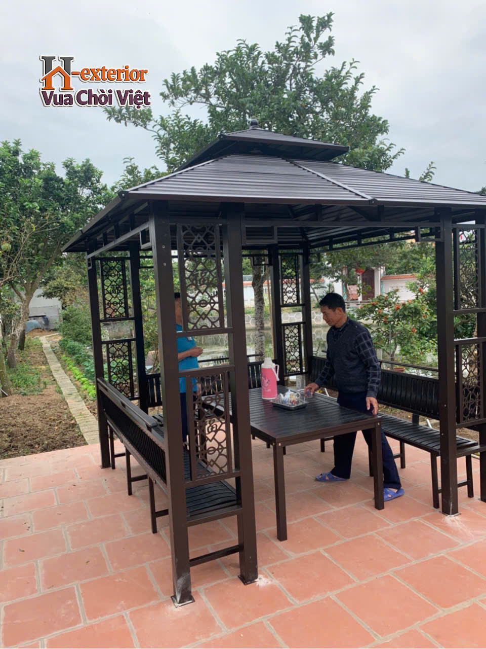 Mỗi góc chòi được trang bị trụ cột đôi đầy chắc chắn