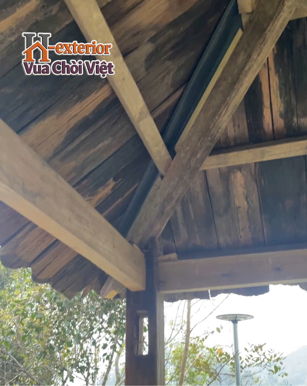 Các thanh đà giằng ngang, cột và vì kèo liên kết với nhau chắc chắn