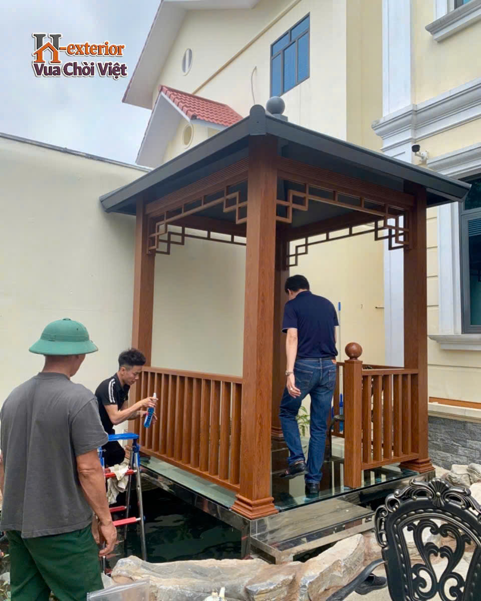 Lắp đặt chòi sân vườn hợp kim nhôm trên mặt hồ Koi tại Hà Nội