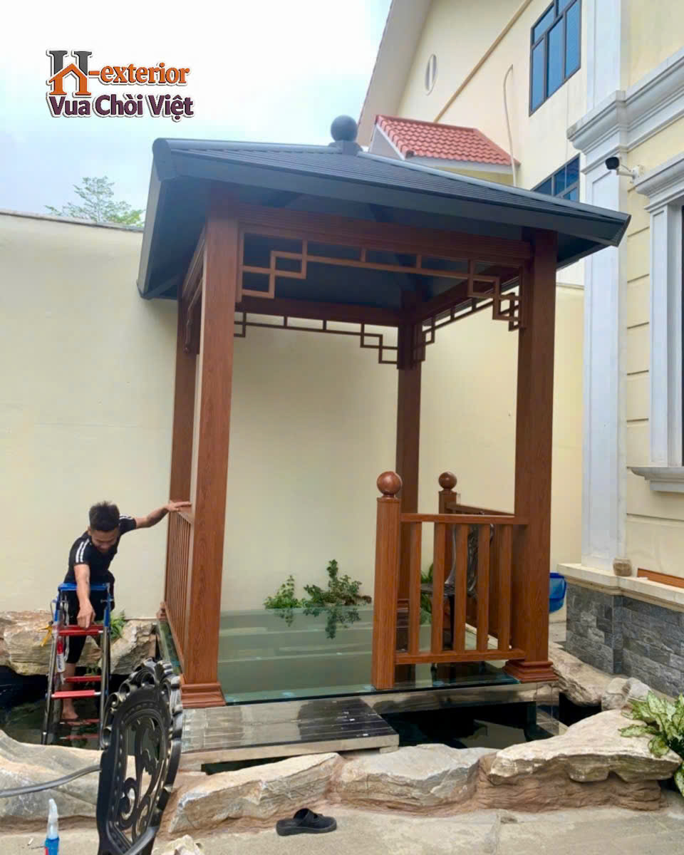 Mái chòi bằng hợp kim nhôm màu ghi tách biệt với phần khung cột