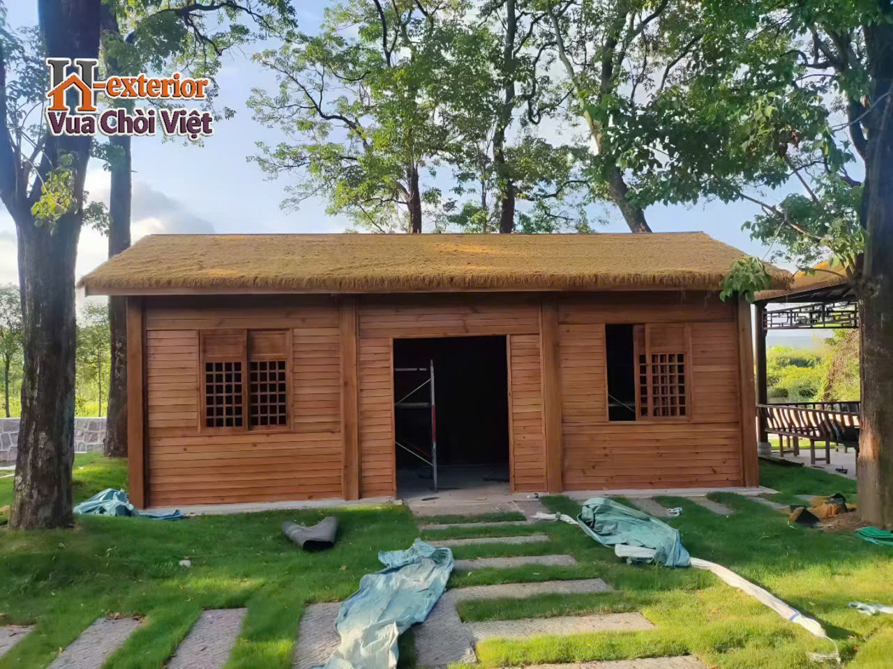 Mẫu nhà gỗ hiện đại hình chữ nhật hai mái