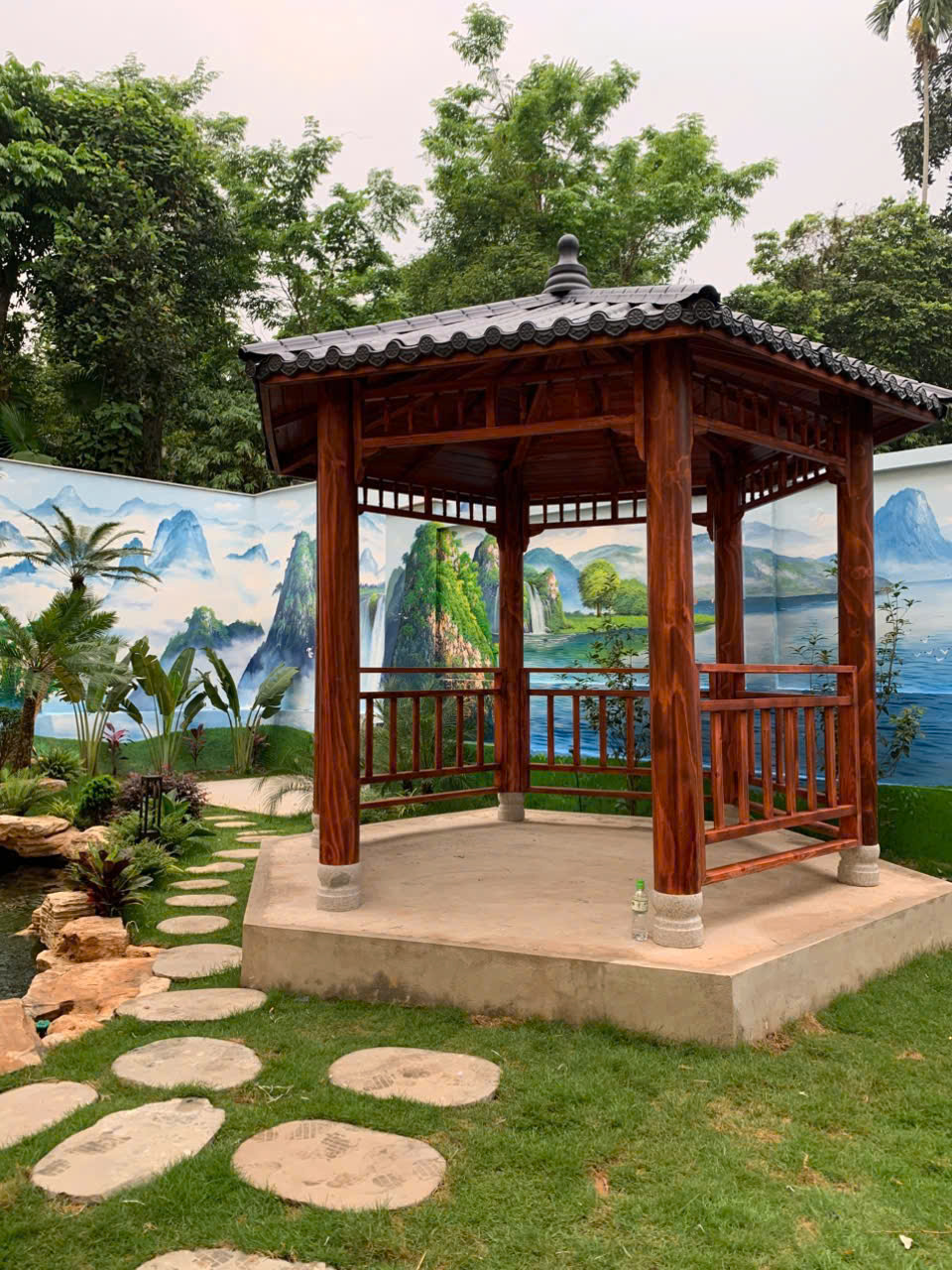 Chòi sân vườn bằng gỗ mái ngói âm dương