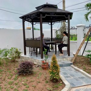 Chòi hoàn thiện một góc sân vườn nhỏ xinh