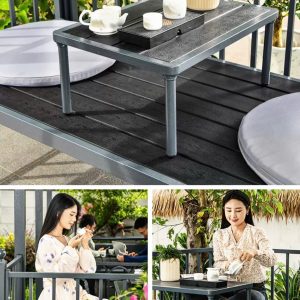 Trên giường La Hán được bố trí một bàn trà nhỏ