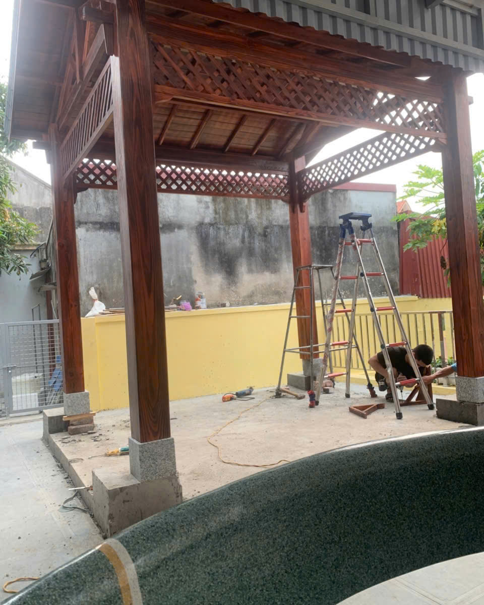 Các chân cột đều được kê đá càng tôn thêm vẻ đẹp và gia tăng sự vững trãi