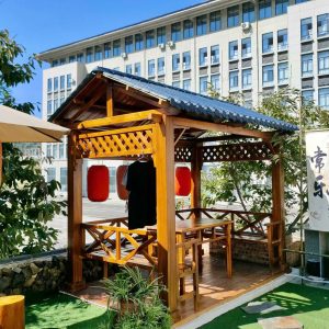 Chòi có hai mái dốc về hai bên