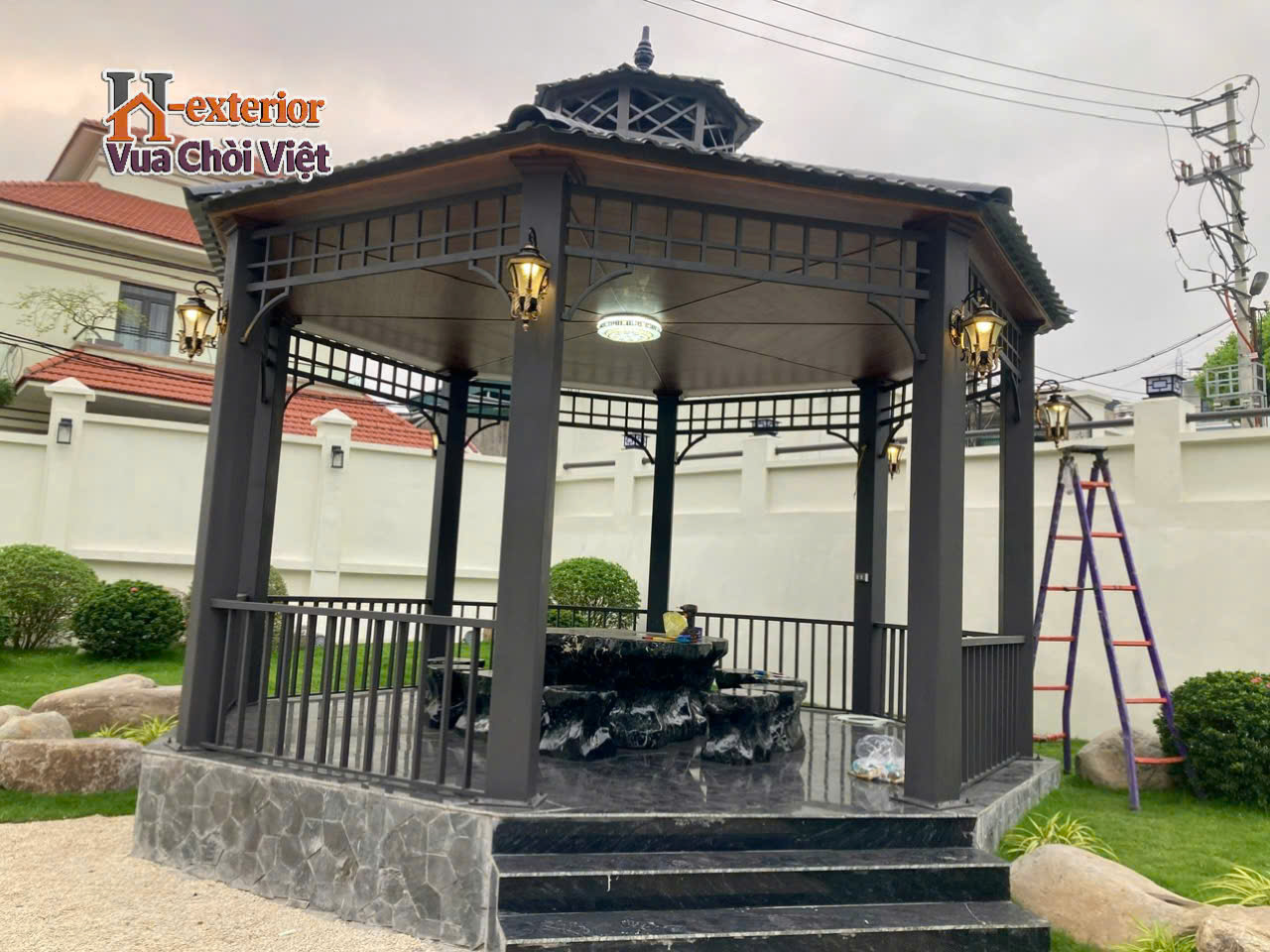 Chòi sân vườn sắt bát giác
