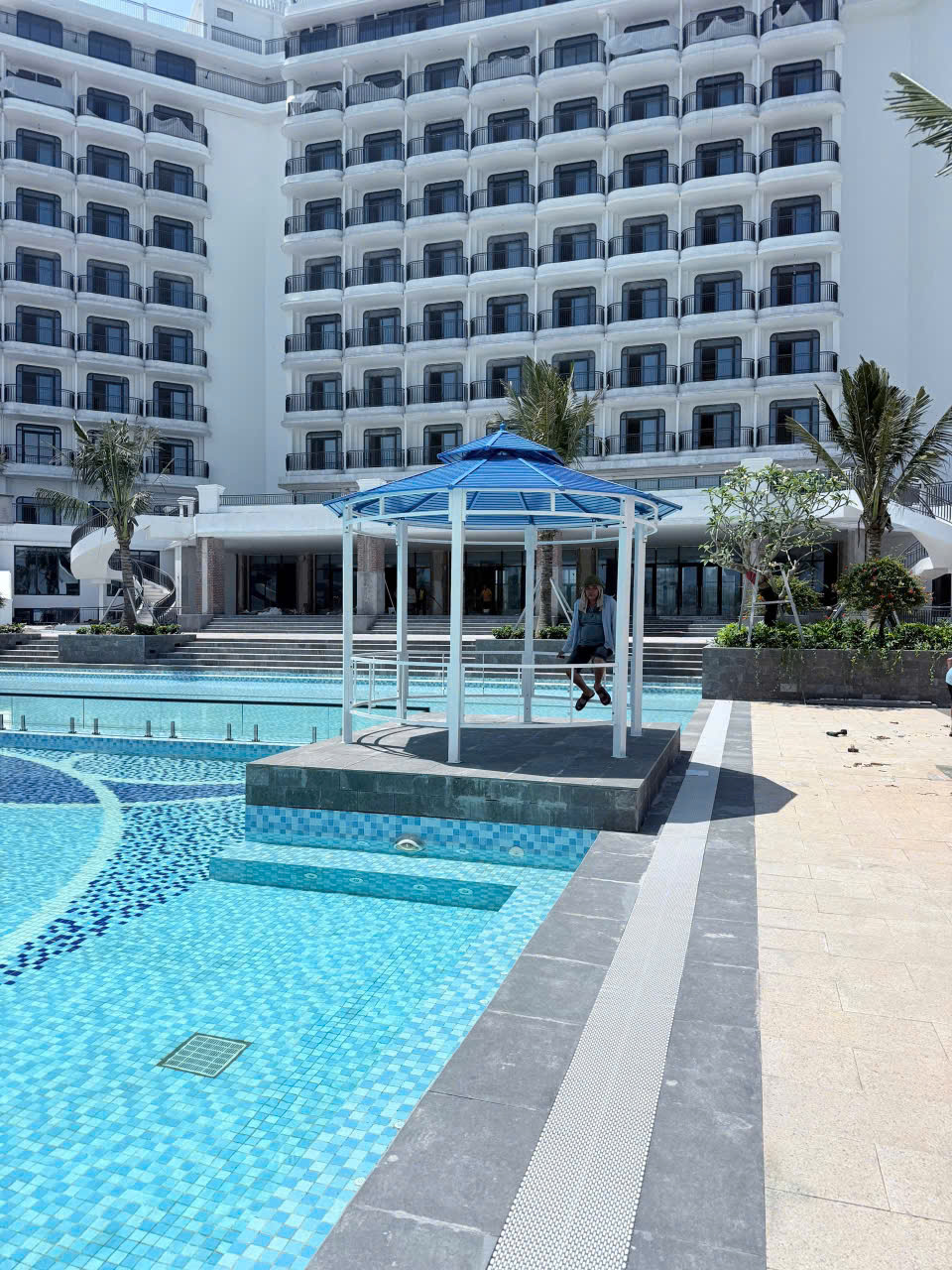 Dự Án Chòi Thép Hình Tròn Màu Trắng Tại Resort 5 Sao Bãi Biển Trà Cổ, Quảng Ninh